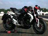 MV-Agusta présente une version RR de sa 800 Dragster.