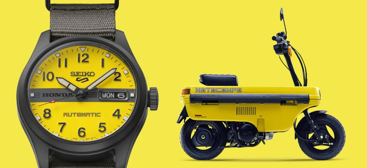 Une montre Seiko 5 Sports Motocompo Limited Edition jaune et un scooter Honda Motocompo