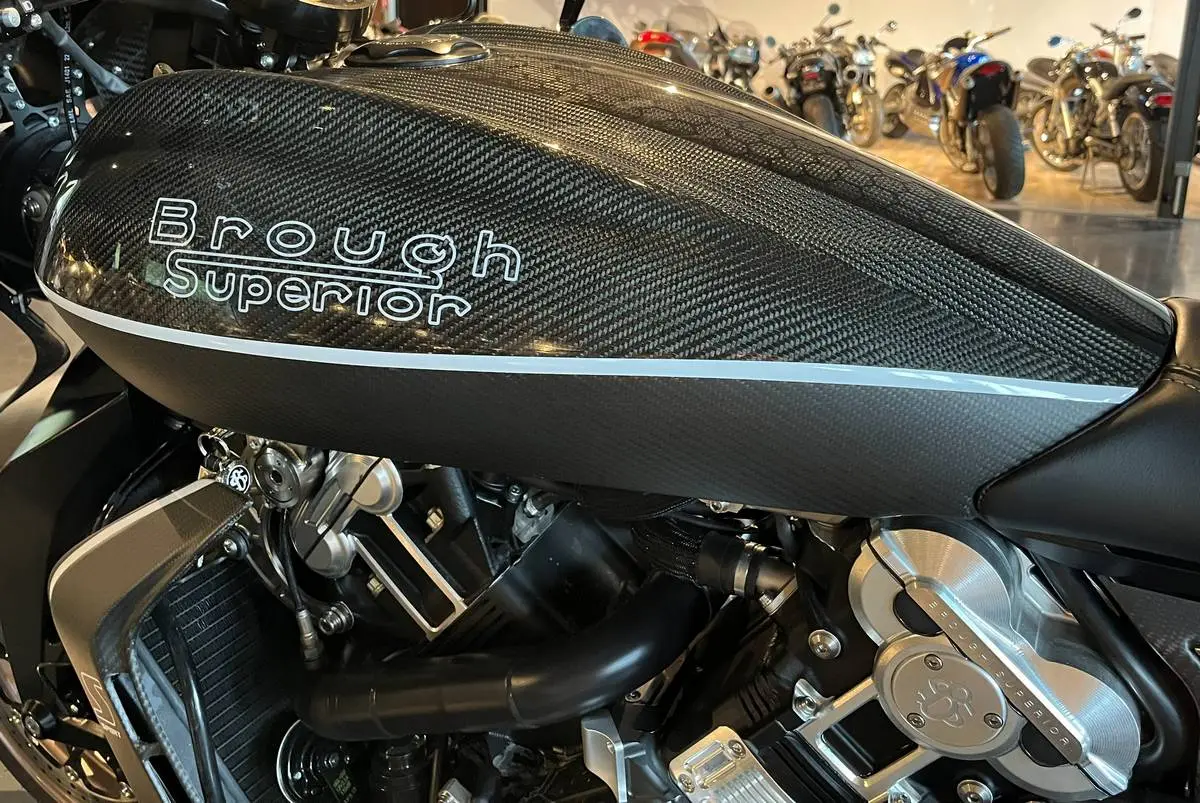 Un depósito de carbono de la Brough Superior Dagger S