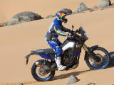 La Yamaha 700 Ténéré World Raid dans les mains de Peterhansel.