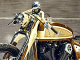 La Yamaha XV 950 se transforme en 'Playa Del Rey'.