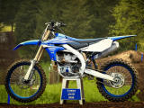 Yamaha YZ 450 F 2018 : évolutions notables et réglable par smartphone.