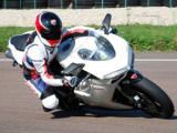 Ducati propose une journée spéciale femmes à Magny-Cours.