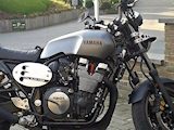 Comparo Yamaha XJR 1300 vs 800 FZ8 Akrapovic.
