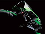 La Kawasaki ZX-10R 2016 en approche rapide.