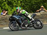 La Kawasaki Ninja H2R claque le record de vitesse au Tourist Trophy.
