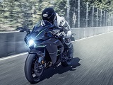 La Kawasaki Ninja H2 s'offre 231 chevaux pour 2019.