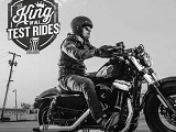 Harley-Davidson présente le vainqueur de son concours 'King of All Test Rides'.