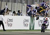 Lorenzo remporte le premier Grand Prix de la saison au Qatar.