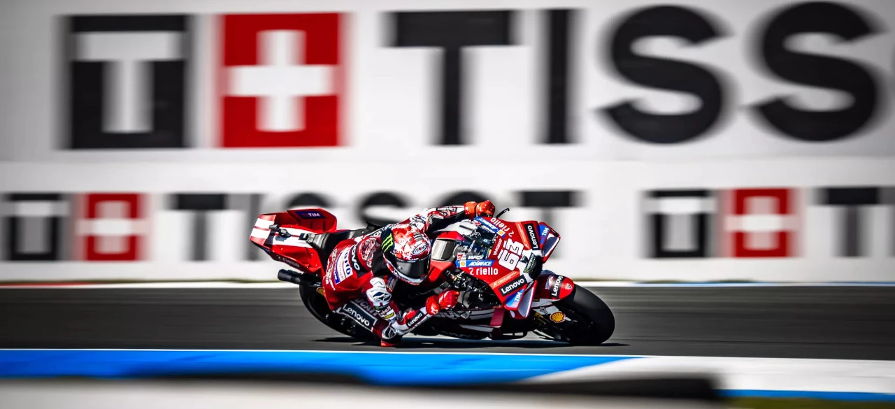 Moto de carreras oficial de Ducati que compite en el Campeonato del Mundo de MotoGP en circuito.