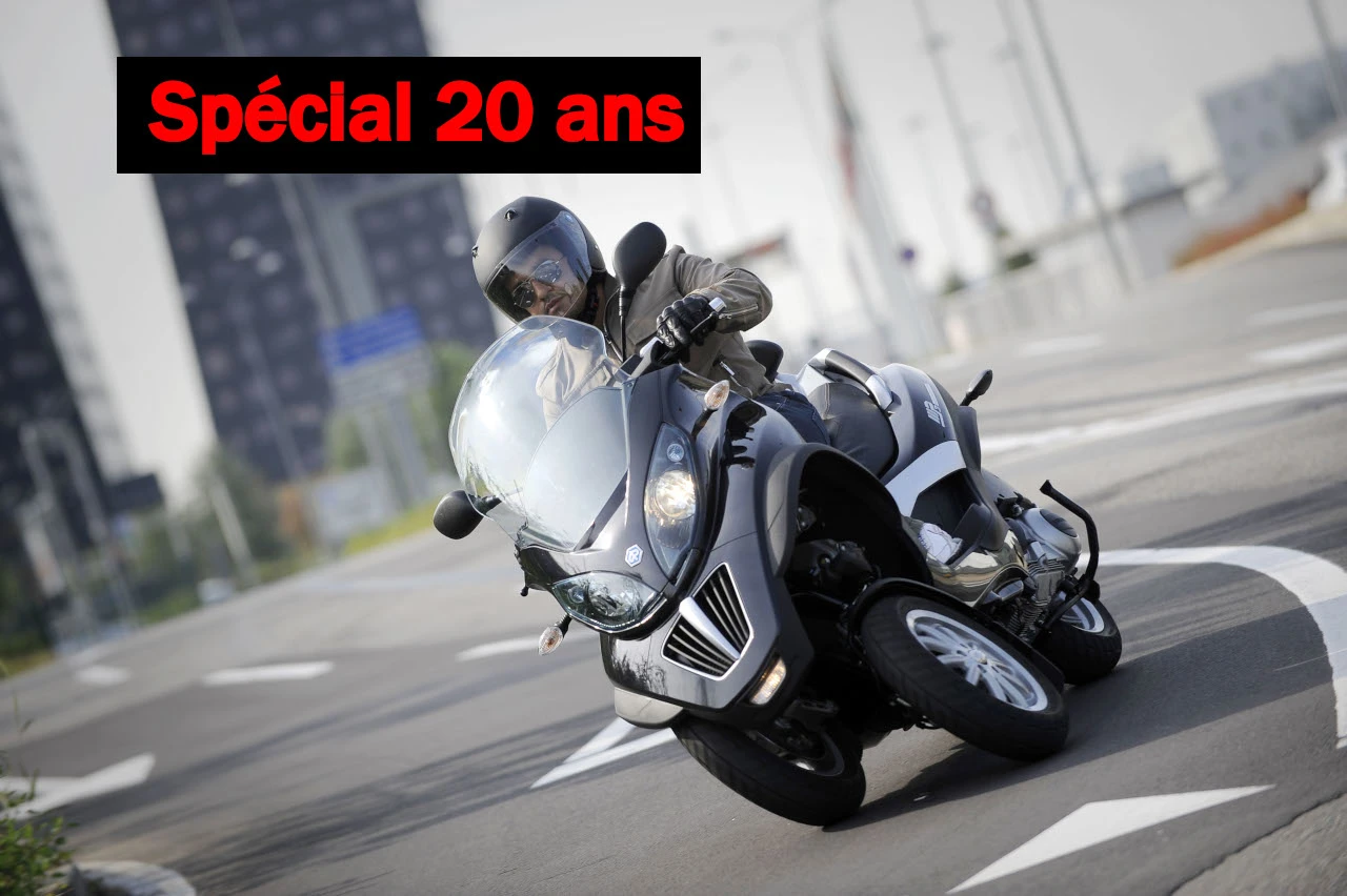 Piaggio MP3 530 hpe Exclusive en circulation urbaine