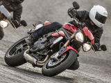 2016 : Triumph dévoile la 1050 Speed Triple 100 S.