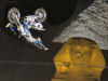 Jones couronné devant le Sphinx aux Red Bull X-Fighters.