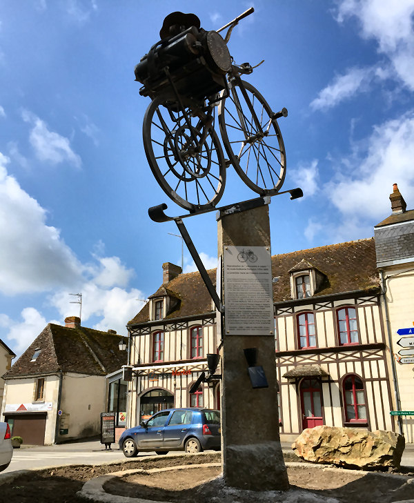 La première moto du monde célébrée ce week-end à Almenêches.