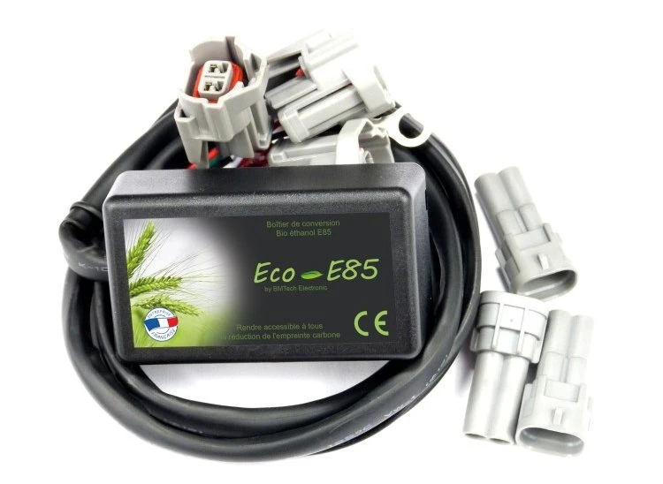 Un boitier de conversion E85 et des fils électriques