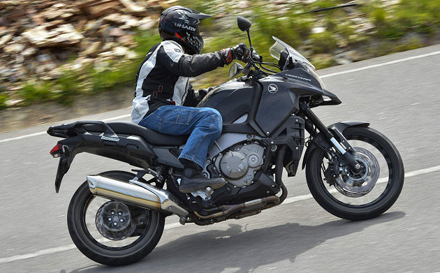 Essai du nouveau pneu Bridgestone A40.