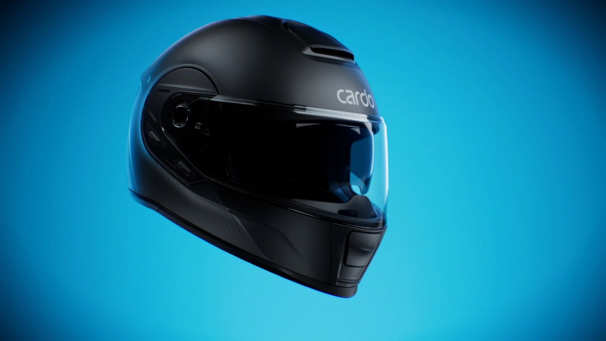 Casque Cardo GTS vue de travers sur un fond bleu avec sa visière solaire interne et sa visière fermées