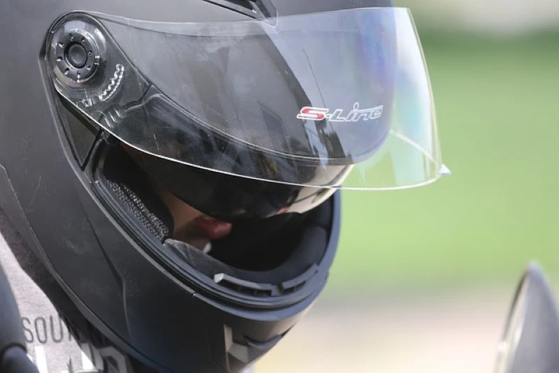conducteur-deux-roues-casque-pilote