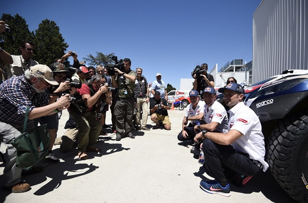 Dakar 2015 - Verif' techniques et bain de foule à la veille du départ.