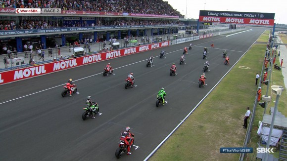 WSBK / Thaïlande Course 2 - Tom Sykes stoppe Rea.