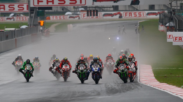 WSBK - Hayden décroche sa première victoire dans des conditions épiques.