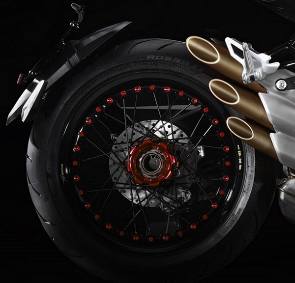 MV-Agusta rappelle ses Brutale 800 Dragster RR 2017.