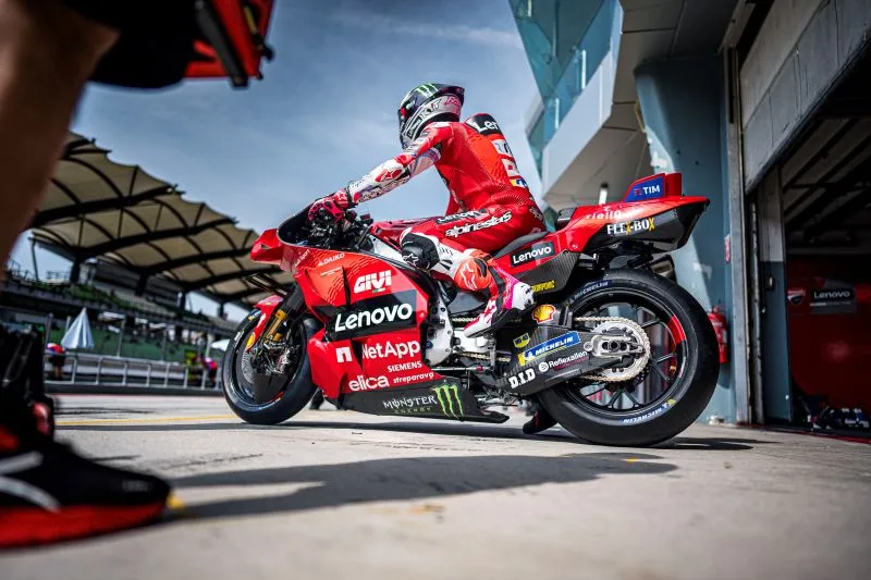 Ducati-moto-produit-wd-40