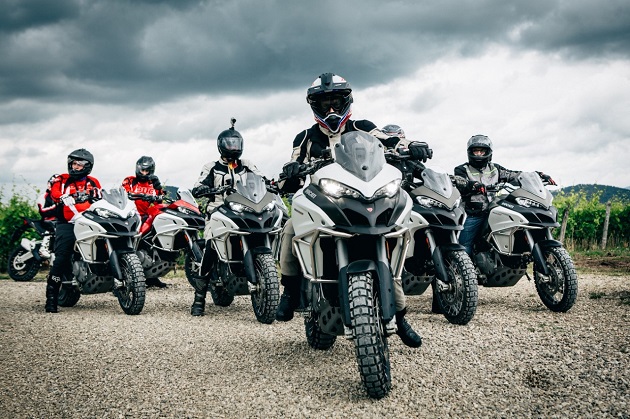 Globetrotter 90° - Lolo Cochet participe au tour du monde en Ducati Multistrada 1200 Enduro.