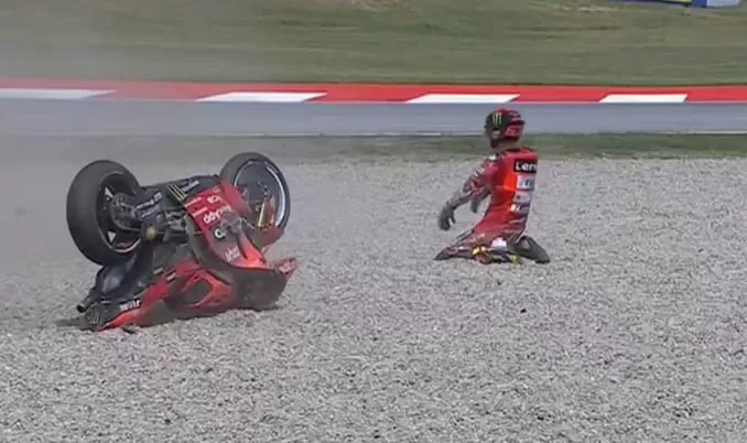 accident sprint Bagnaia MotoGP Catalogne