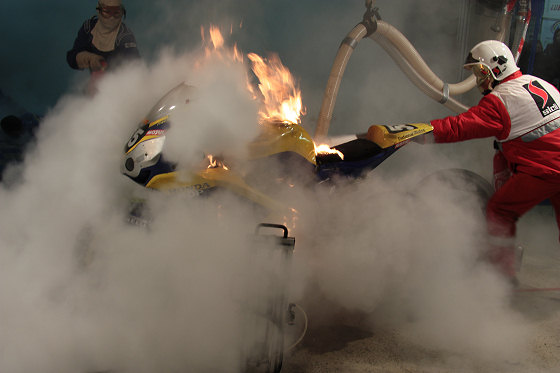 24-hrs-mans-nuit-ravitaiilement-feu-honda-55
