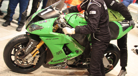 24-hrs-mans-nuit-kawasaki-GSR-apres-chute