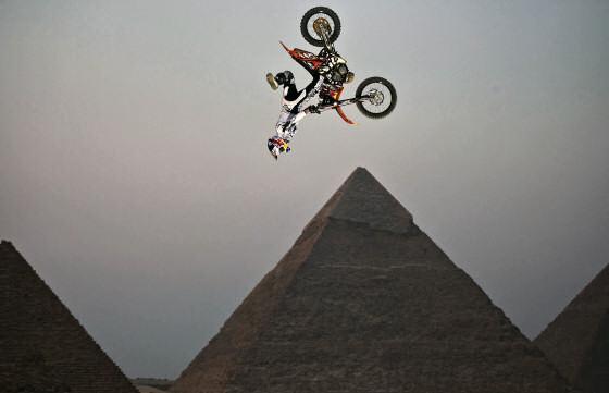 Red-Bull-X-fighters-2010-Egypte