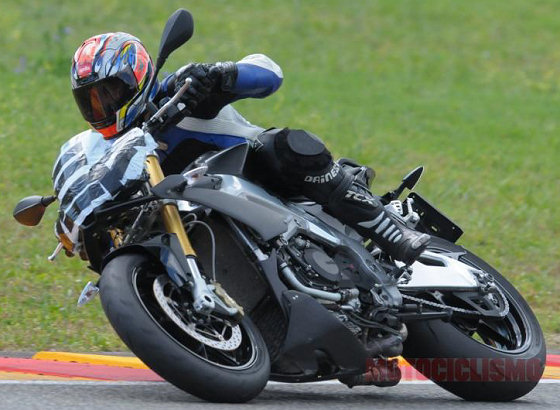 aprilia-tuono-V4-2011-spy-a aprilia-tuono-V4-2011-spy-a