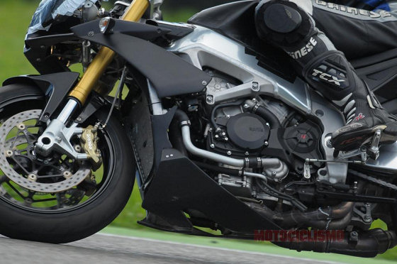 aprilia-tuono-V4-2011-spy-c aprilia-tuono-V4-2011-spy-c