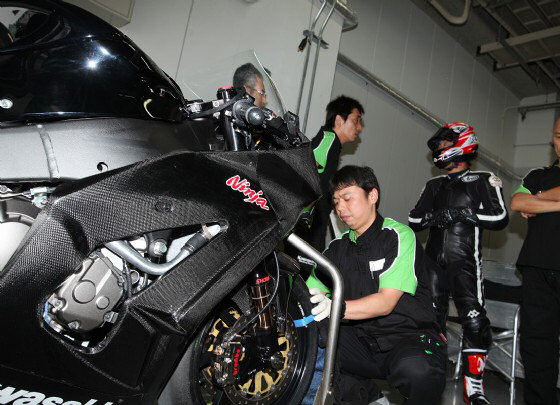 ZX-10R-2011-test-suzuka-3