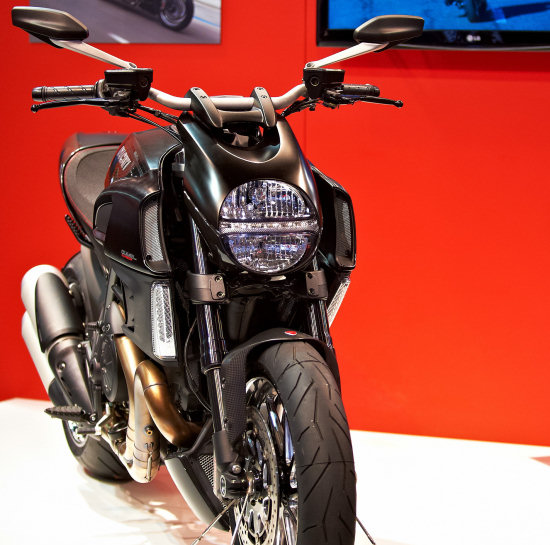 salon-bruxelles-2011-ducati-Diavel
