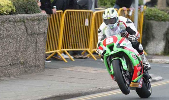 michael-dunlop-victoire-superstock-TT-2011 michael-dunlop-victoire-superstock-TT-2011