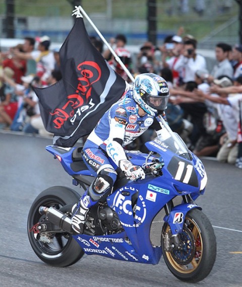 FCC-TSR-victoire-8-hrs-suzuka-2011-2