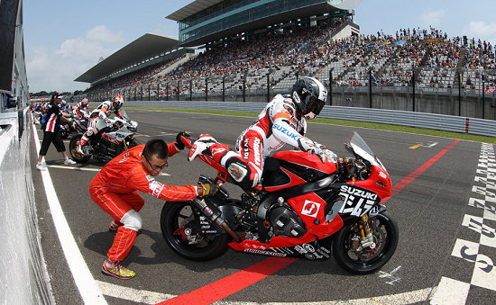 FCC-TSR-victoire-8-hrs-suzuka-2011-3