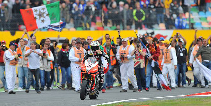 WSBK-race-biaggi-magny-cours