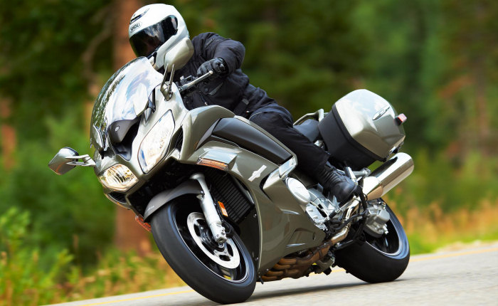 yamaha-FJR-1300-2013-essai-concession
