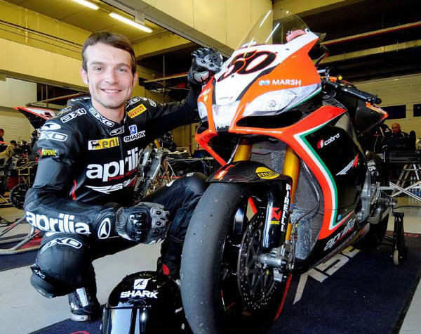 Sylvain-Guintoli-signe-aprilia-2013-1 Sylvain-Guintoli-signe-aprilia-2013-1