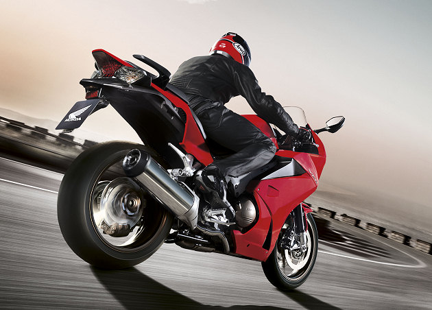 Honda-VFR-800-2014-3