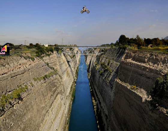 robbie-madison-canal-corinthe-2 robbie-madison-canal-corinthe-2