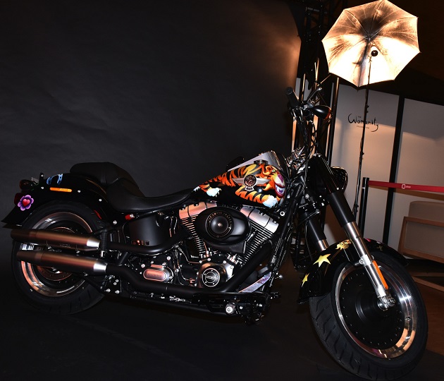 Une Harley-Davidson Fat Boy adjugée 145 000 euros aux enchères.