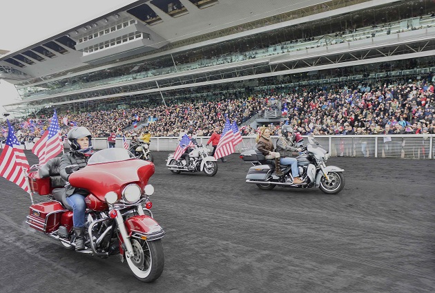 Harley Davidson investit l'hippodrome de Paris-Vincennes pour le Prix d'Amérique.