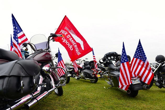 Harley Davidson investit l'hippodrome de Paris-Vincennes pour le Prix d'Amérique.