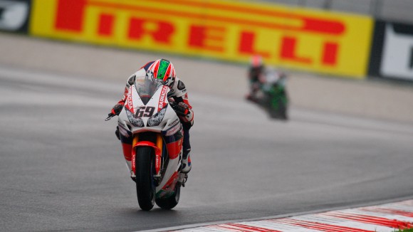 WSBK - Hayden décroche sa première victoire dans des conditions épiques.