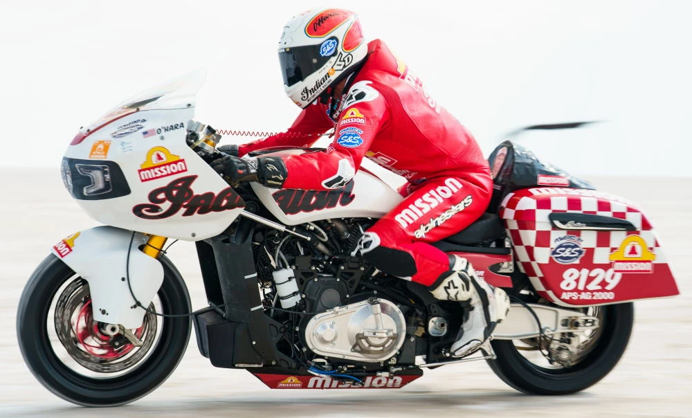Une Indian Challenger RR sur le lac salé de Bonneville