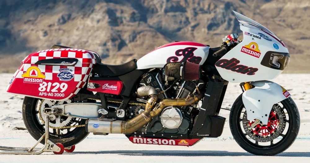 Une Indian Challenger RR sur le lac salé de Bonneville